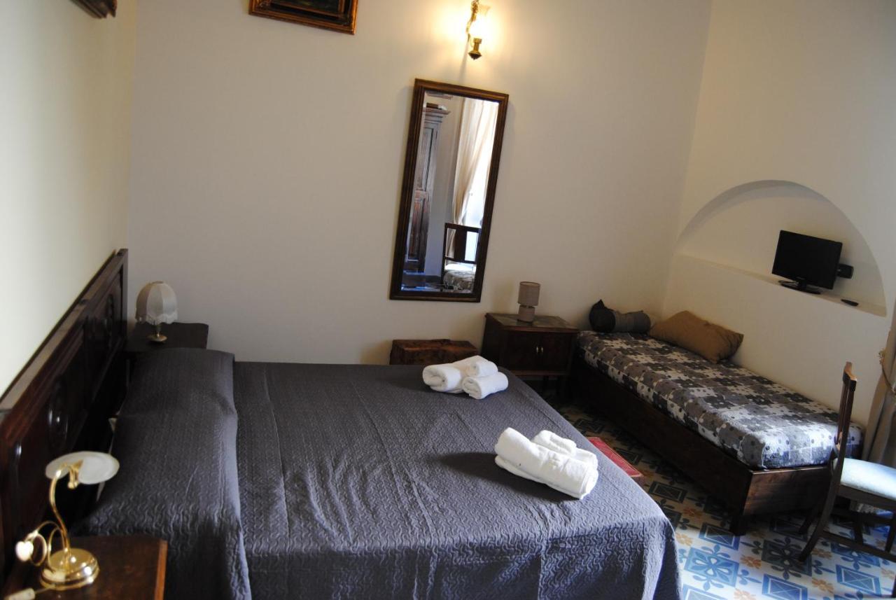 B & B Palazzo Maestro & Corte Maestro Rooms Gallipoli Szoba fotó